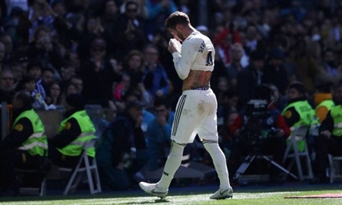 Lập kỷ lục xấu hổ, Ramos khiến Real phải cúi mặt ở Bernabeu