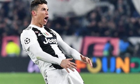 Ăn mừng phản cảm, Ronaldo phải nhận án phạt từ UEFA
