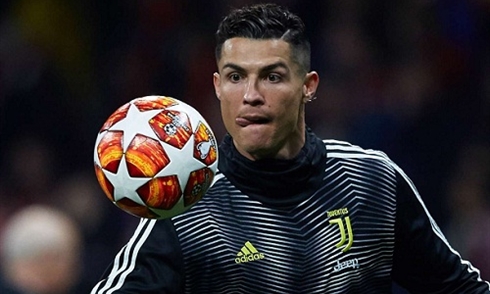 Ronaldo sẽ xỏ giầy đá chính trước Ajax Amsterdam