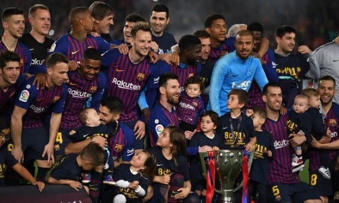 Messi tỏa sáng giúp Barca đăng quang ngôi vô địch