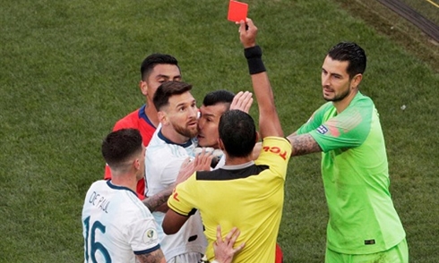 LĐBĐ Nam Mỹ cân nhắc cấm Messi thi đấu 2 năm