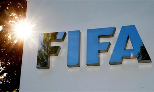 FIFA yêu cầu các cầu thủ giảm lương vì Covid-19