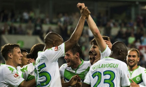 Wolfsburg 3-0 Schalke: Vũ điệu của "bầy Sói"
