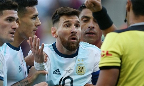 NÓNG: Messi chính thức lĩnh án phạt từ LĐBĐ Nam Mỹ
